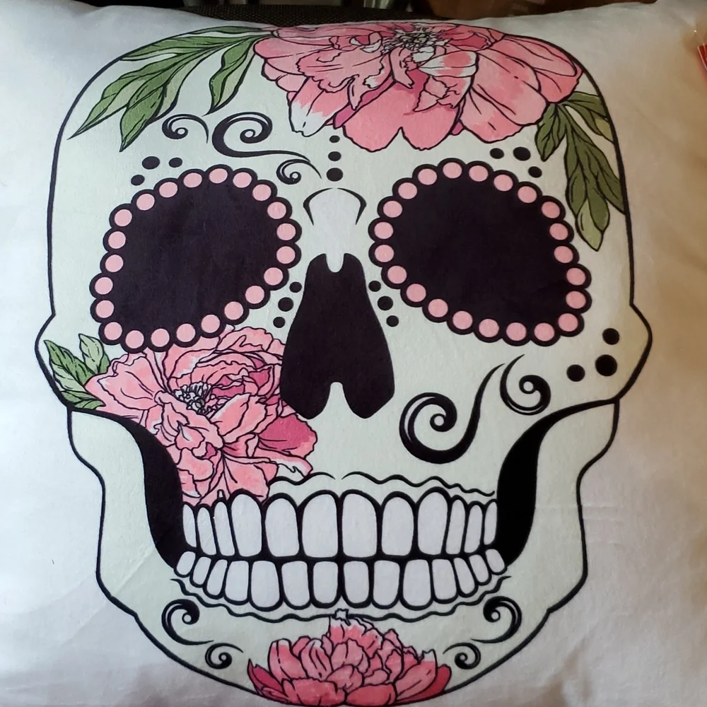 NEW Skull design throw pillow 18x18 - NEW WITH TAGS
